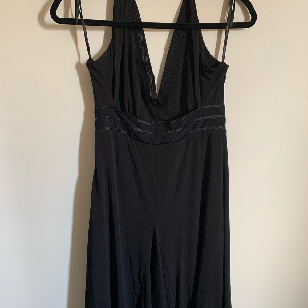 Elegant and chic Calvin Klein knee lenght evening dress size 6